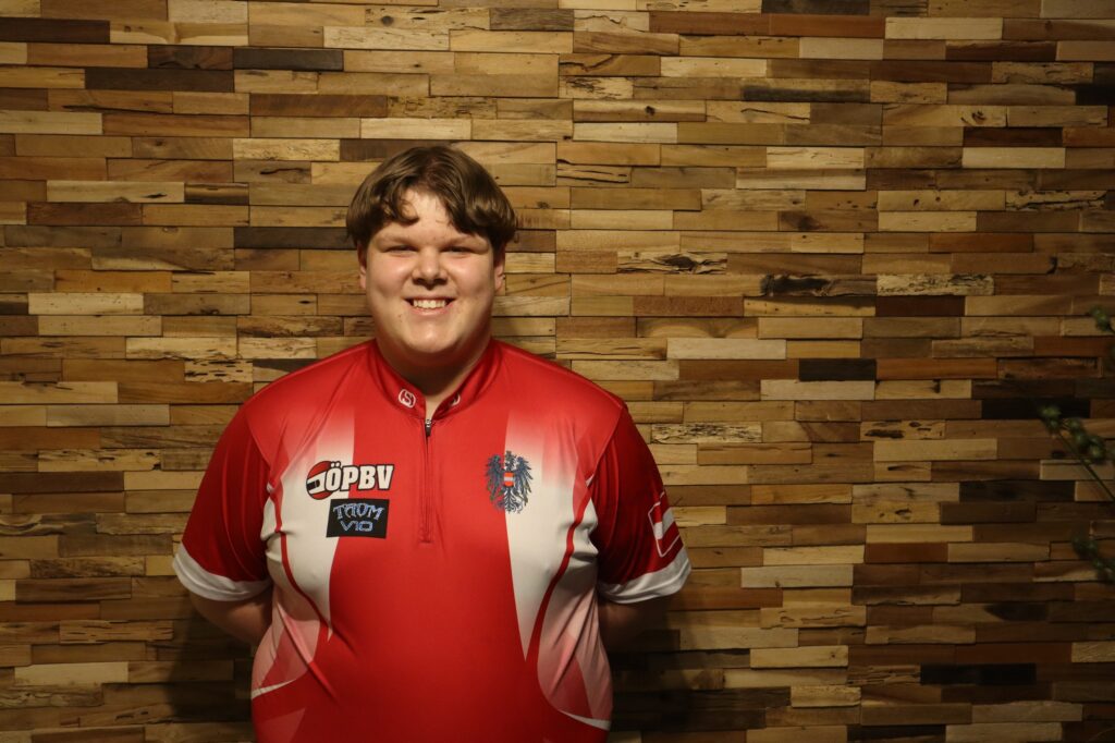 Das aktuelle Bild hat keinen Alternativtext. Der Dateiname ist: JNK_Leo-Larcher-scaled.jpg